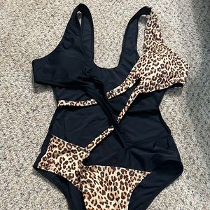 One piece leopard swimsuit